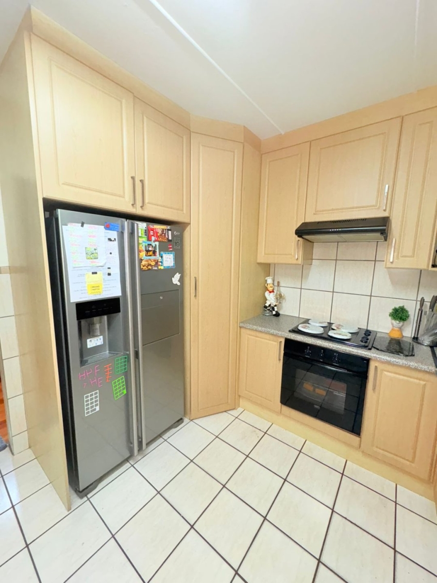 7 Bedroom Property for Sale in Sunnyridge Eastern Cape